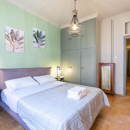 Vintage House Near Downtown Atene
